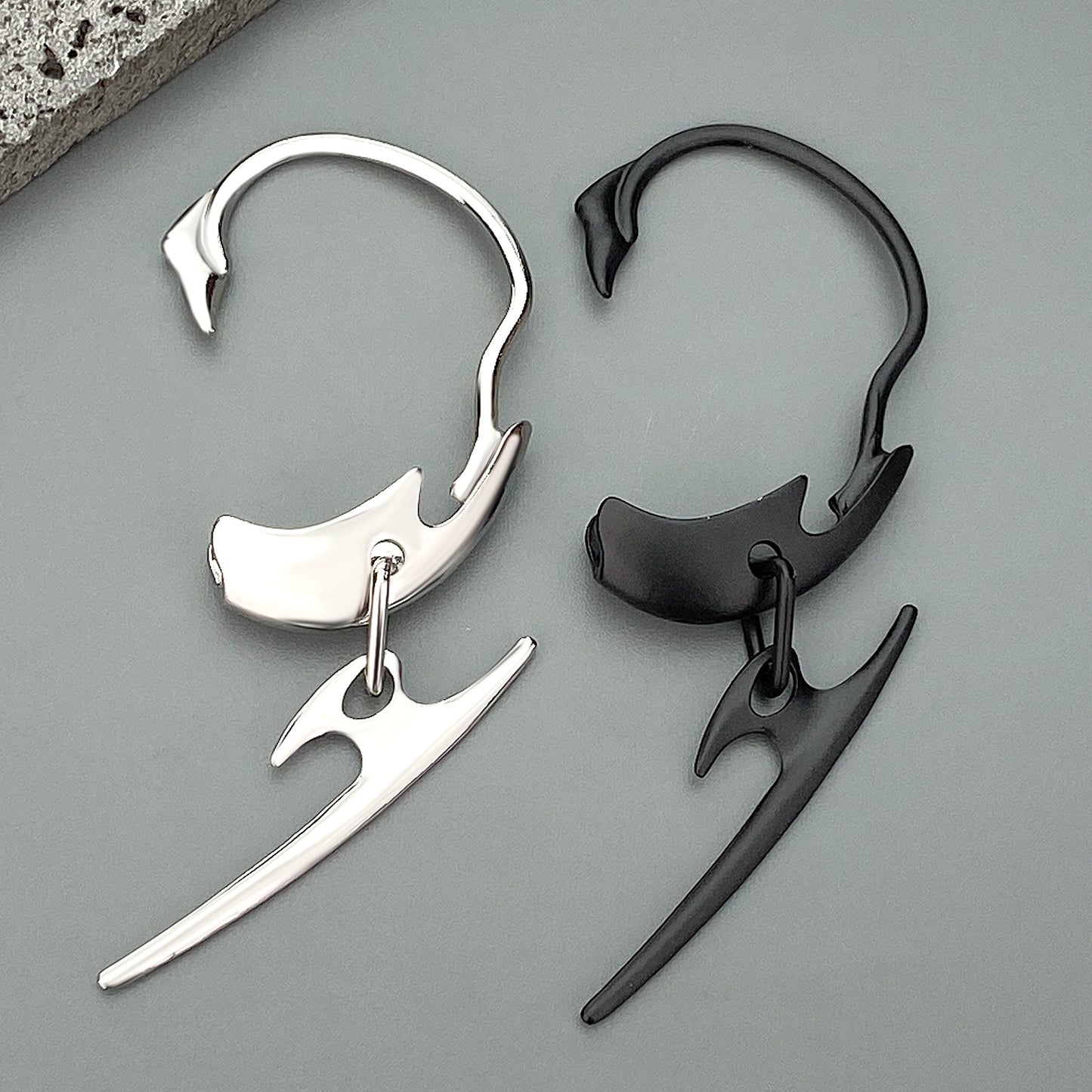 Lightning Non-Piercing Ear Cuff — detail view 3