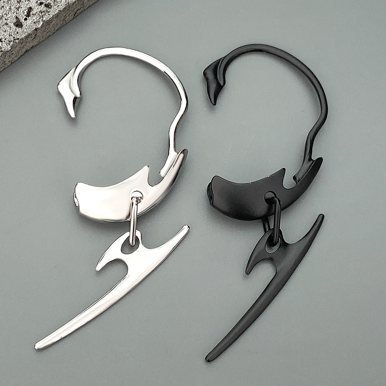 Lightning Non-Piercing Ear Cuff — detail view 3